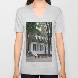 White Clapboard House - Colonial Williamsburg V Neck T Shirt